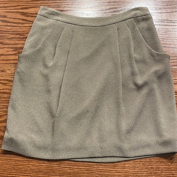 ANN TAYLOR MINI SKIRT TAUPE TEXTURED HAS A TOUCH OF SHEEN , size 4 - Picture 1 of 11